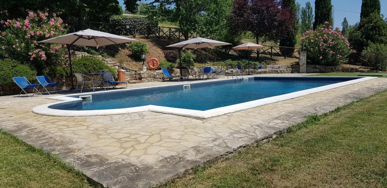Case In Campagna Con Piscina A טודי מראה חיצוני תמונה
