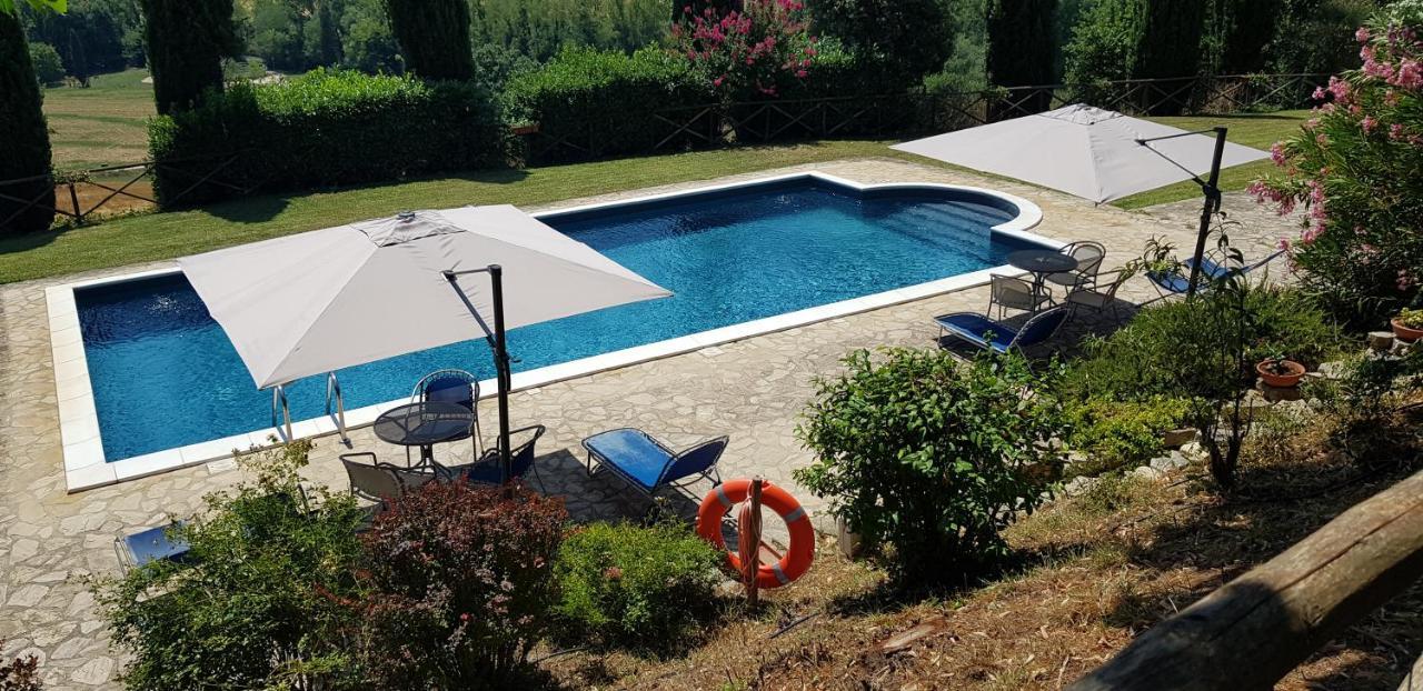 Case In Campagna Con Piscina A טודי מראה חיצוני תמונה
